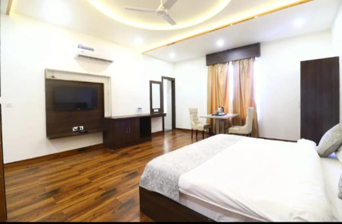 Hotel Vrindavan Prosperity Exterior foto